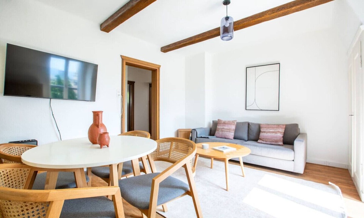 Wipkingen Apartment | Azure Suite - Free Parking - Helle 3-BR Wohnung