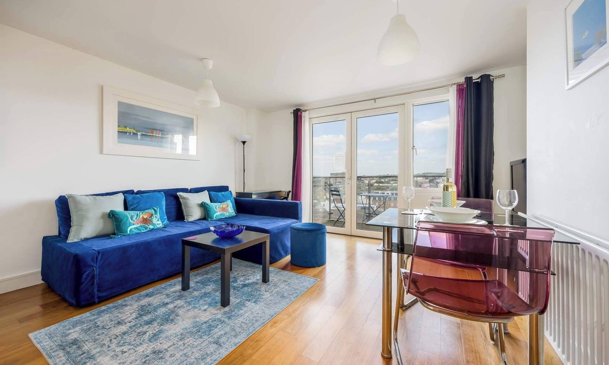 Poole Apartment | Azure Views - Minutes from Poole Quay