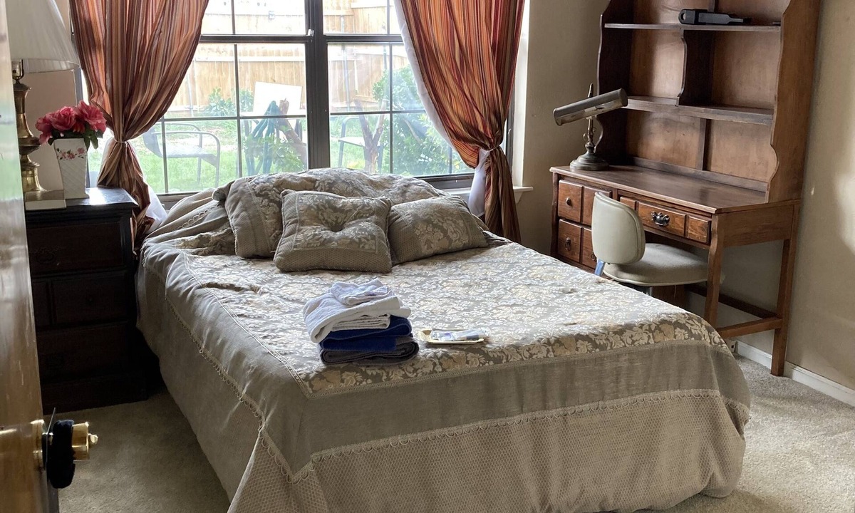 Wichita Falls House | B: 2 BDRM 1 BAw/firepit Sleeps 4 Suite B