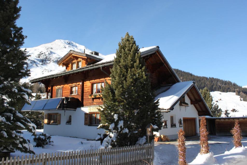 Davos-Dorf Bed & Breakfast | B&B Haus im Sand
