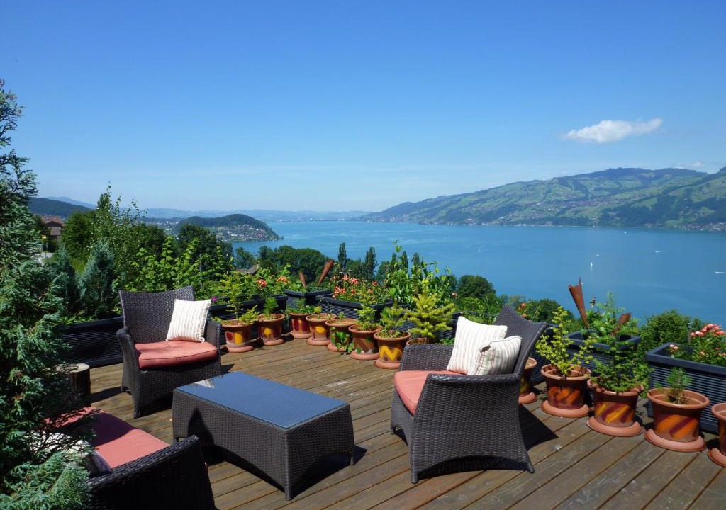 Krattigen Bed & Breakfast | B&B Haussener
