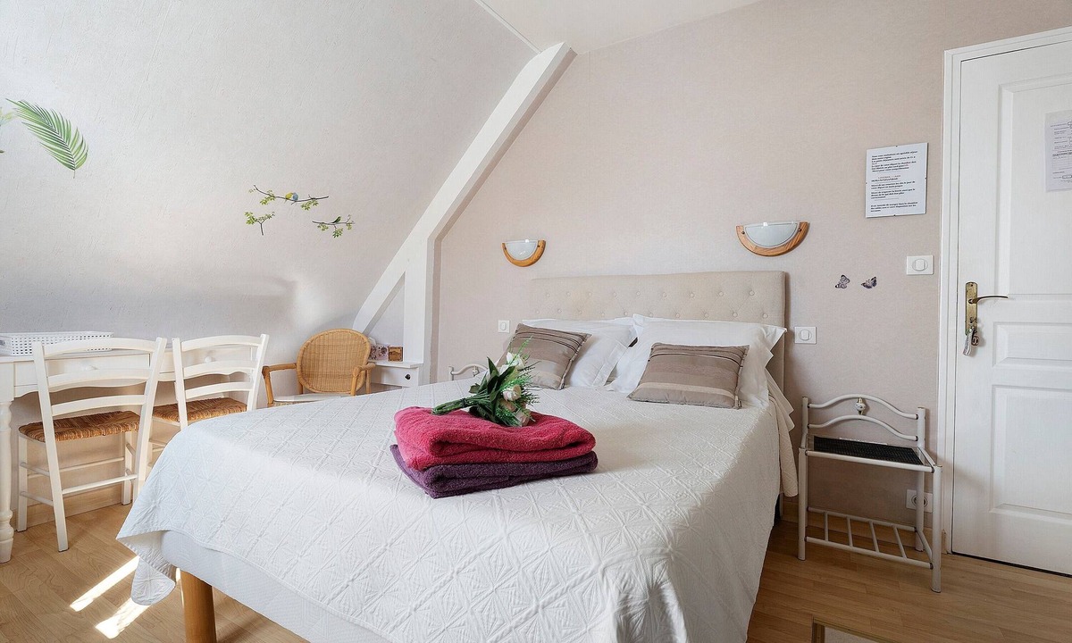 Saint-Meloir-des-Ondes Bed & Breakfast | B&B “La Doris” 200 m from the Beach