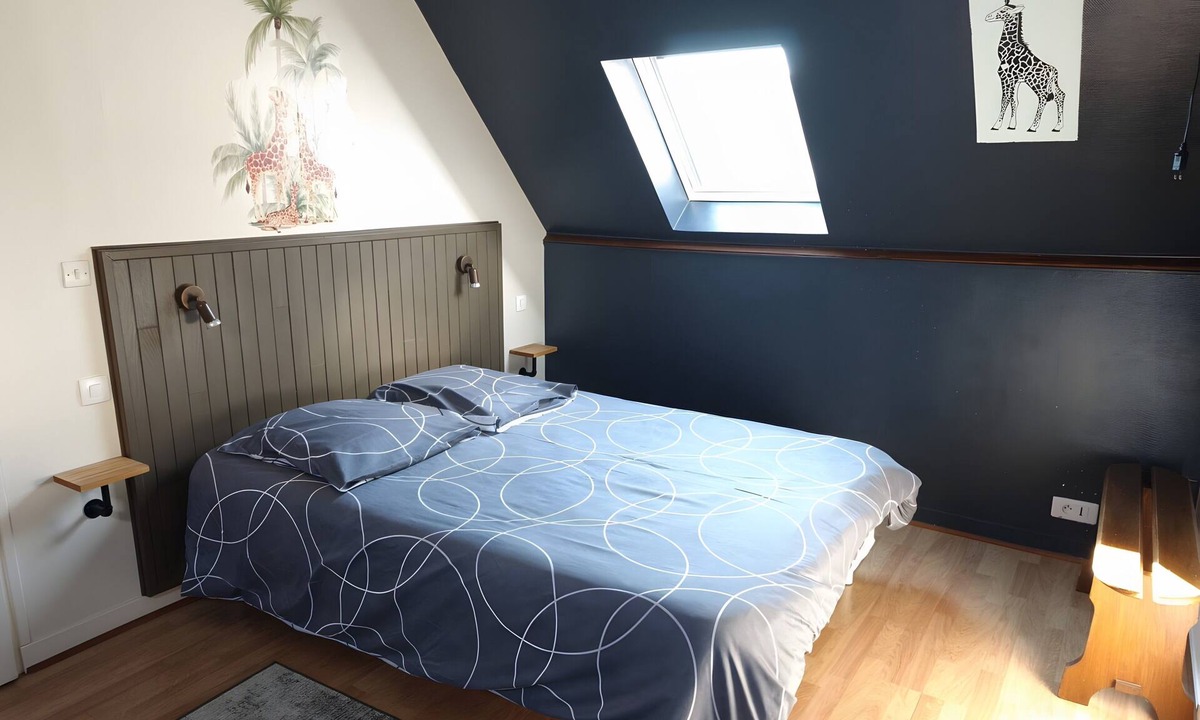 Chatillon-sur-Indre Bed & Breakfast | B&B 'La Ferme Des Bigornes - Girafe' with Shared Terrace, Garden, and Wi-Fi