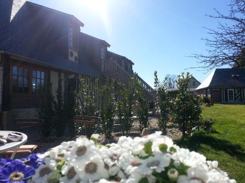 Saint-Pierre-Azif Bed & Breakfast | B&B - Le Clos aux Masques
