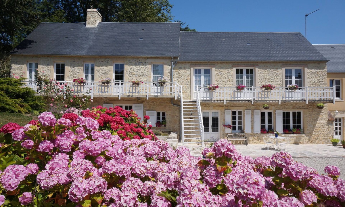 Sainte-Honorine-des-Pertes House | B&B Le Clos Saint-Jean - Omaha Beach