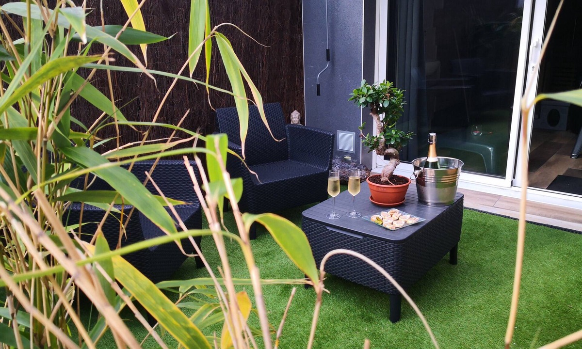 Saint-Martin-Boulogne Bed & Breakfast | B&B “V et Spa La Suite” with Private Spa, Sauna, Terrace, Wi-Fi & Air Conditioning