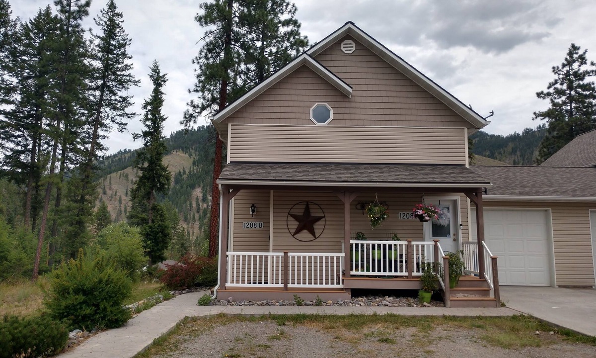 Superior Apartment | B-Comfy downstairs 2bd/1ba Apartment available