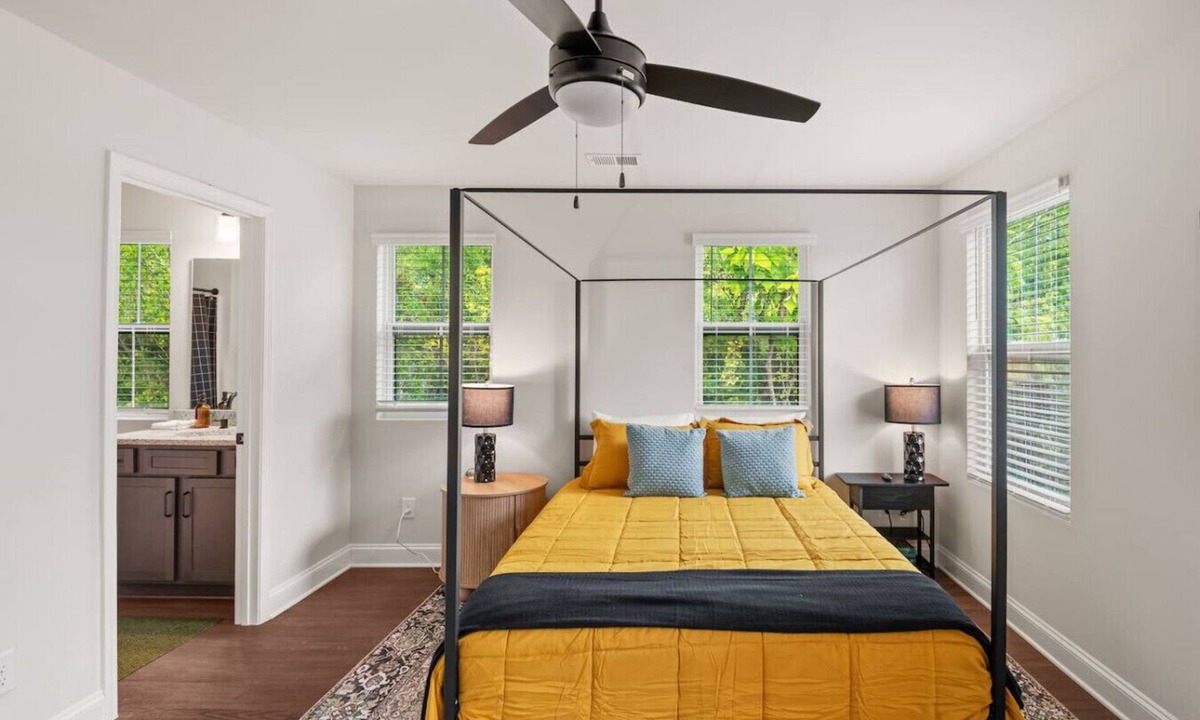 Columbia Apartment | B-Contemporary Columbia Duplex| Near USC & Main St