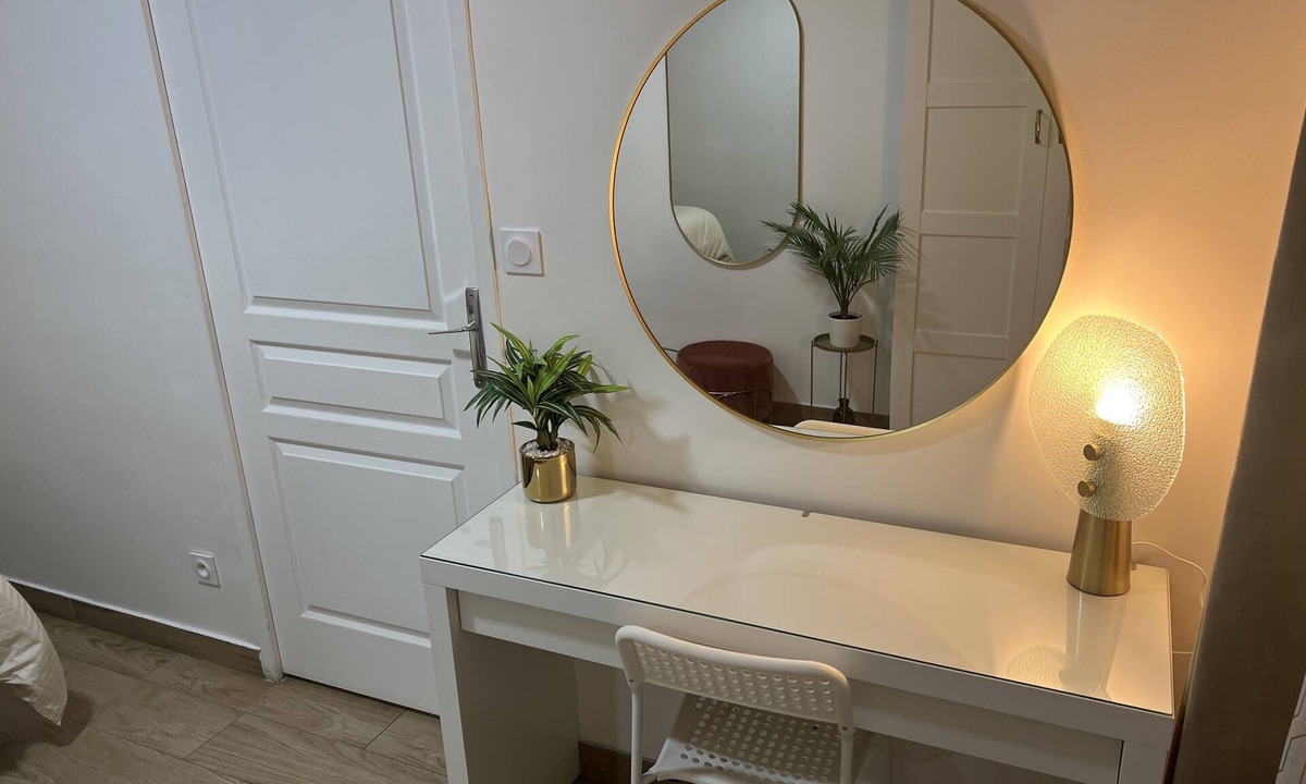 Bondy Apartment | B15 Luxueux, Gare, Paris, Disney by Villa Dengous