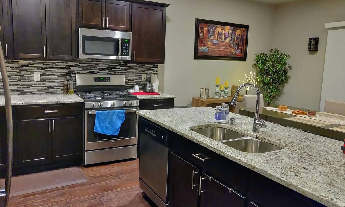 North Creek House | B20: VIBE VILLA: Private yet central