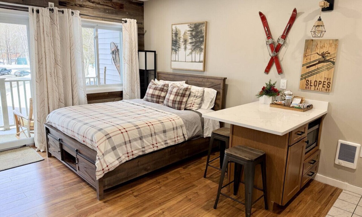 Lincoln Condo | B213 - Loon Mountain Resort Studio with Pool, Hot Tub & Full Kitchen