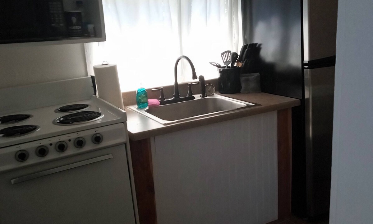 Rockaway Beach Cottage | Baby Bears Cozy Lake Cottage/Pool