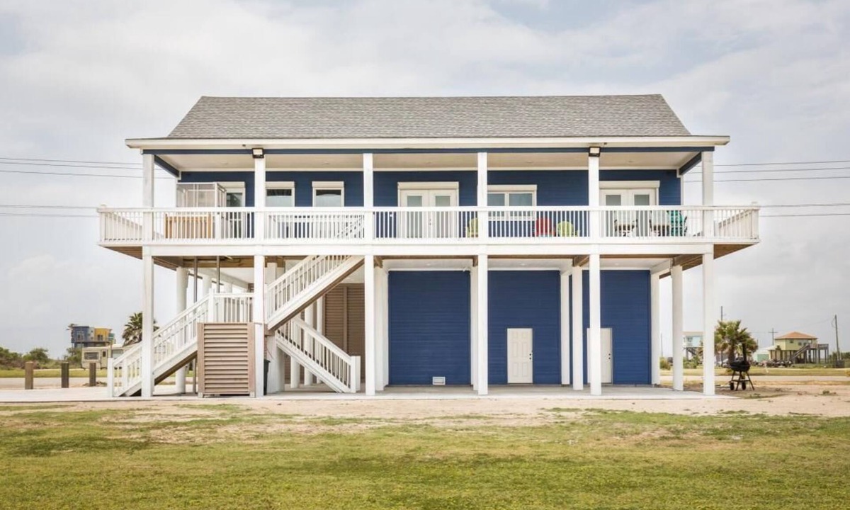 Gilchrist House | Bach Haus: 4 BR, 3 BA House in Gilchrist, Sleeps 18