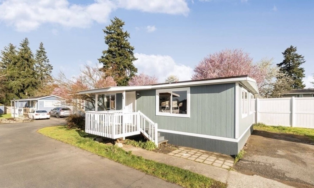 Auburn House | Bachelorpad - Office - Afterhours