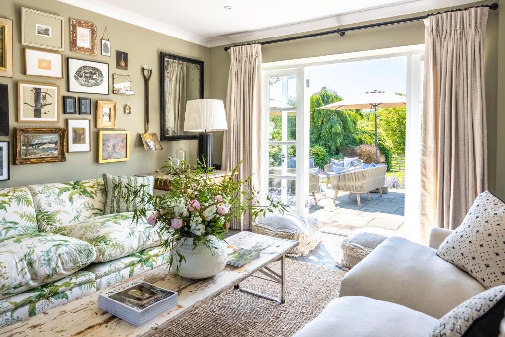 Sudbury House | Bachelors Lodge 6