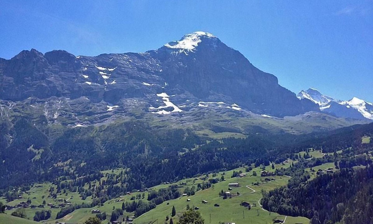 Grindelwald Ski Chalet | Bachsbort 14 4-bed flat, unobstructed view of the Eiger