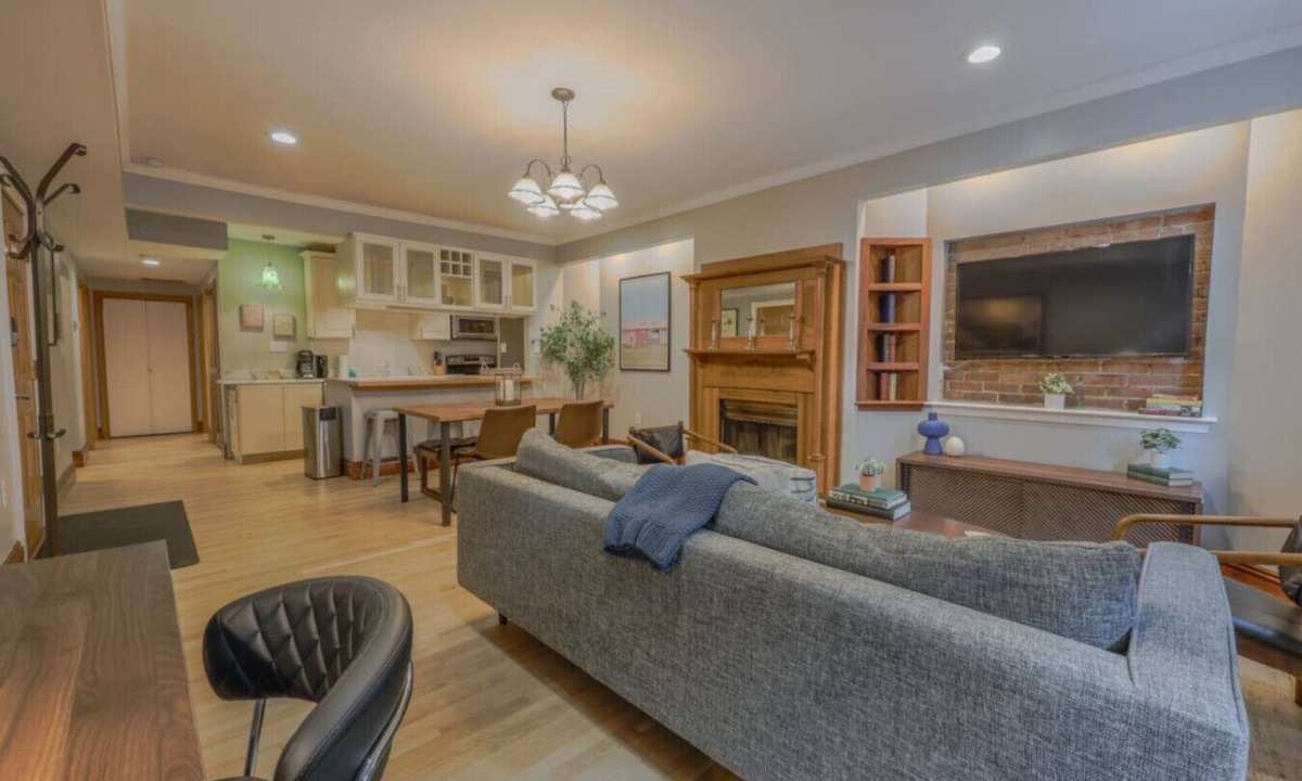 Back Bay Apartment | Back Bay 2Bed 2Bath w/Patio!