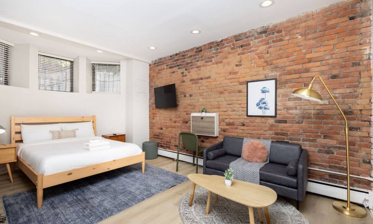 Prudential - St. Botolph Apartment | Back Bay Studio with Exposed Brick