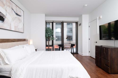 Bay Village Apartment | Back-Bay Upscale Central Condo Rooftop & Parking