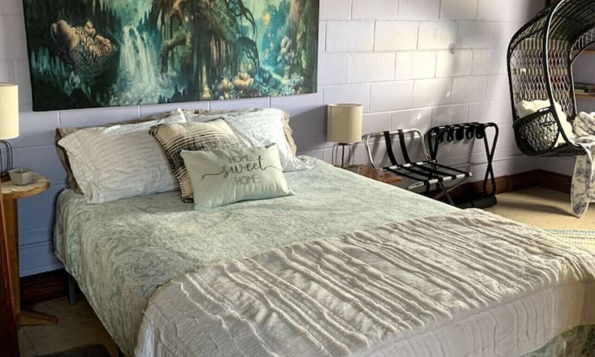 Treloar Apartment | Back Door Guest Suite, Zia My Retreat