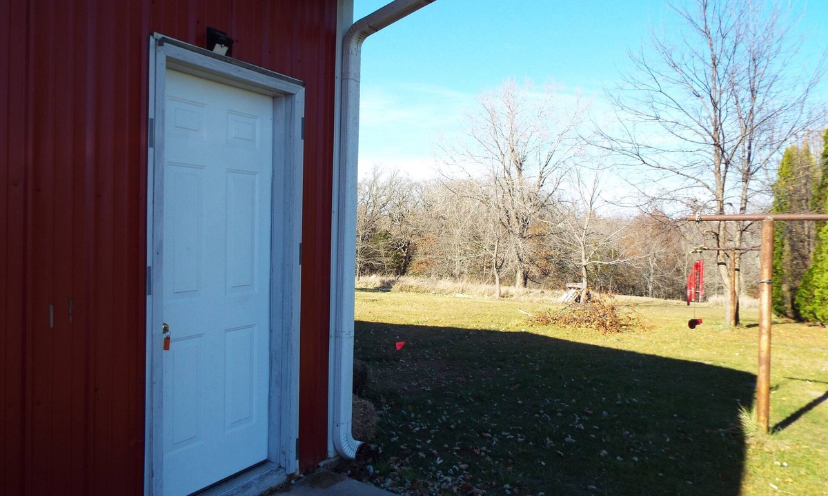 Bedford House | Back Forty Bunkhouse. WE are here for you, hands on Owner/Manager.