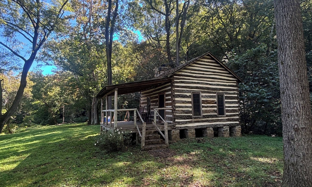 Piney Mountain Cabin | Back in Time! River Log Cabin-Off Grid