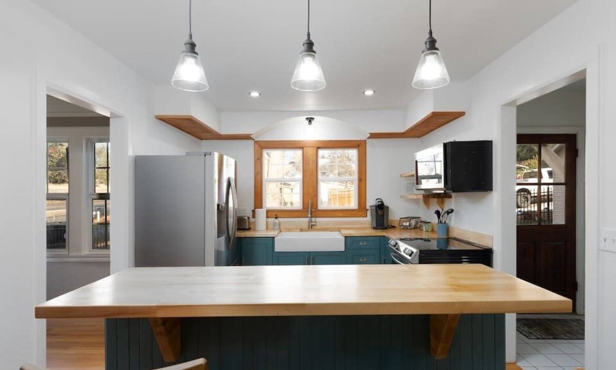 Diamond Springs House | Back Of The Moon Cottage In The Hills