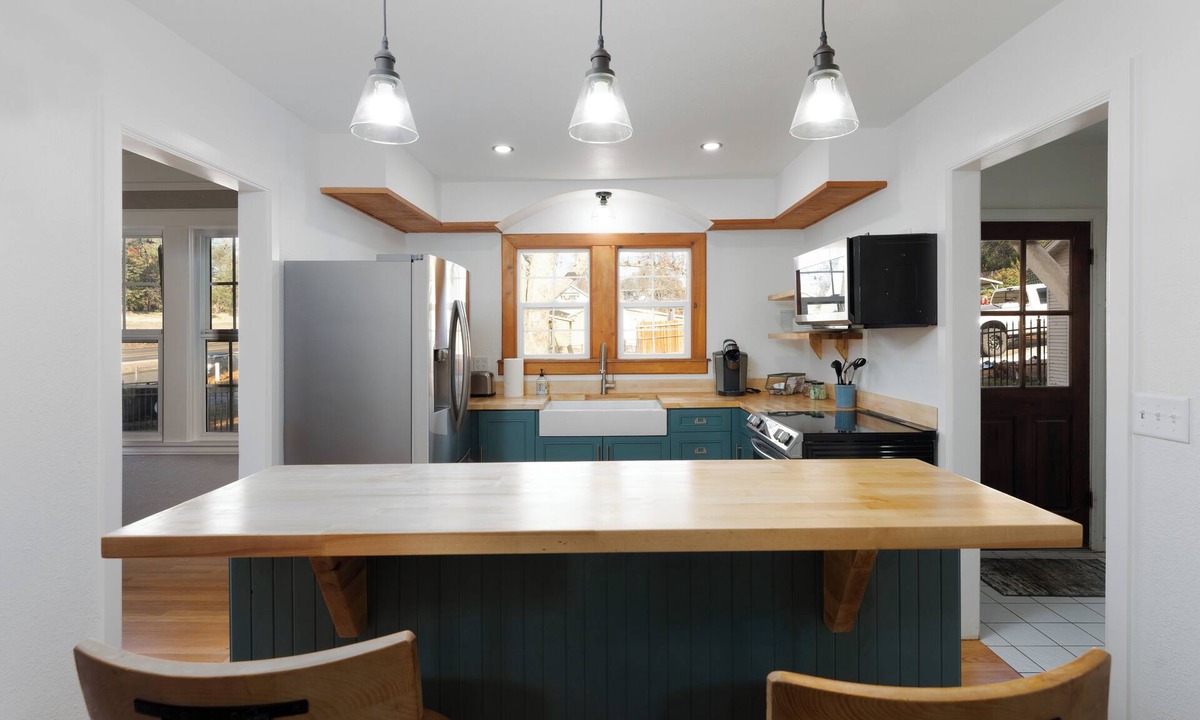 Diamond Springs House | Back of the Moon Cottage in the Hills