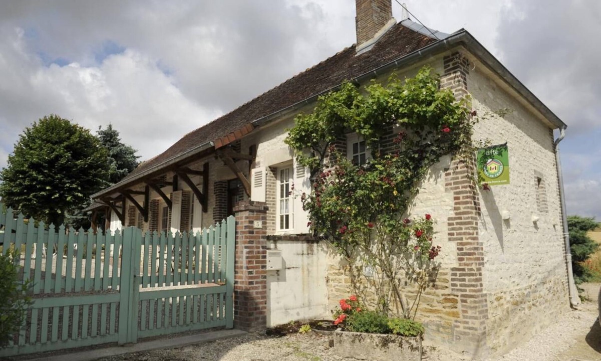 Montigny-les-Monts House | Back to basics