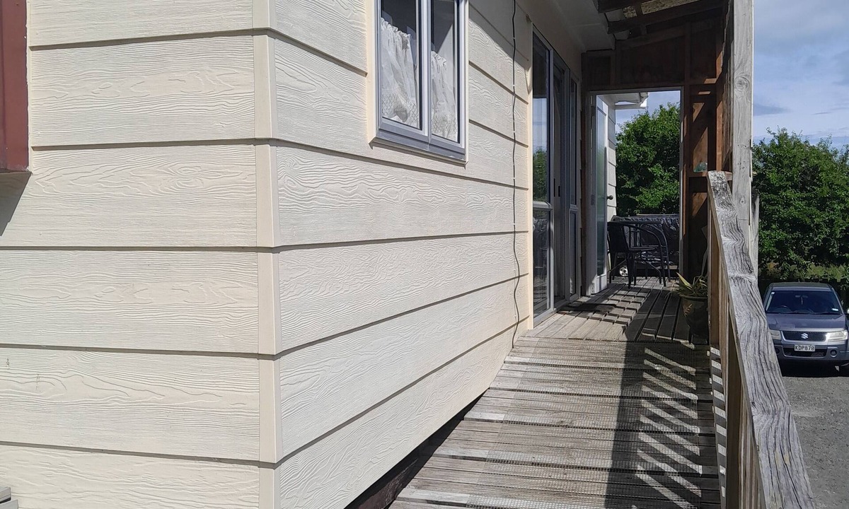 Kawhia Cottage | Back to basics. Handy cottage close to beach.