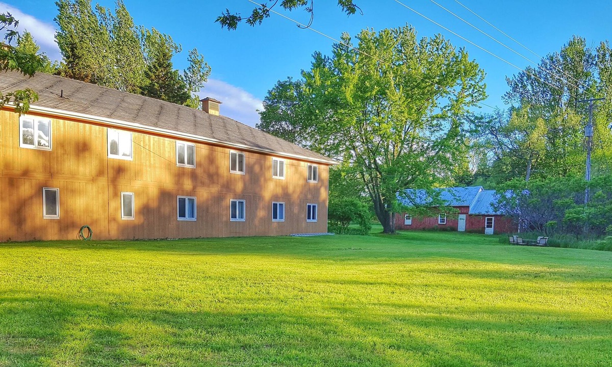 Waupoos Hostel | Backcountry Hostel - Private Cottage stays