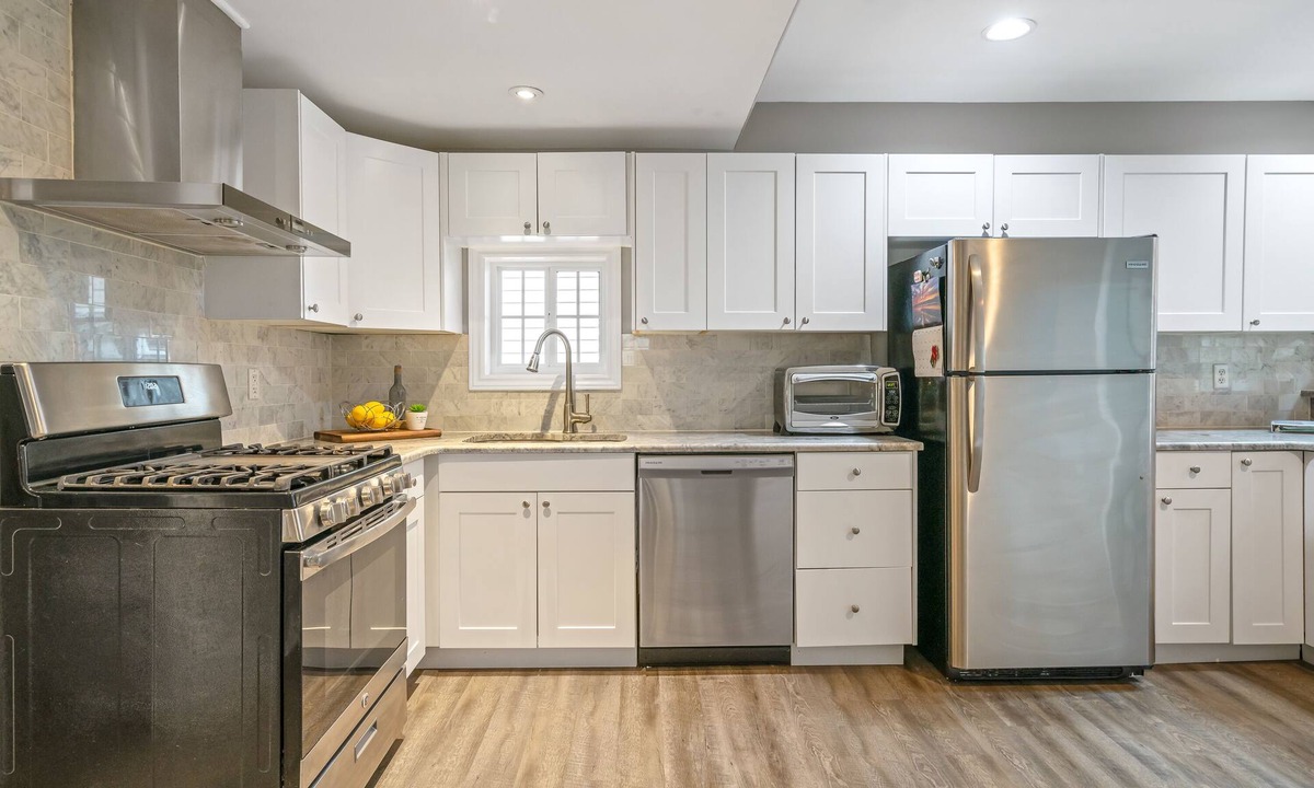 Crystal Beach Cottage | Backyard Bliss at this Beachy Abode - Sleeps 6, Close to Beach