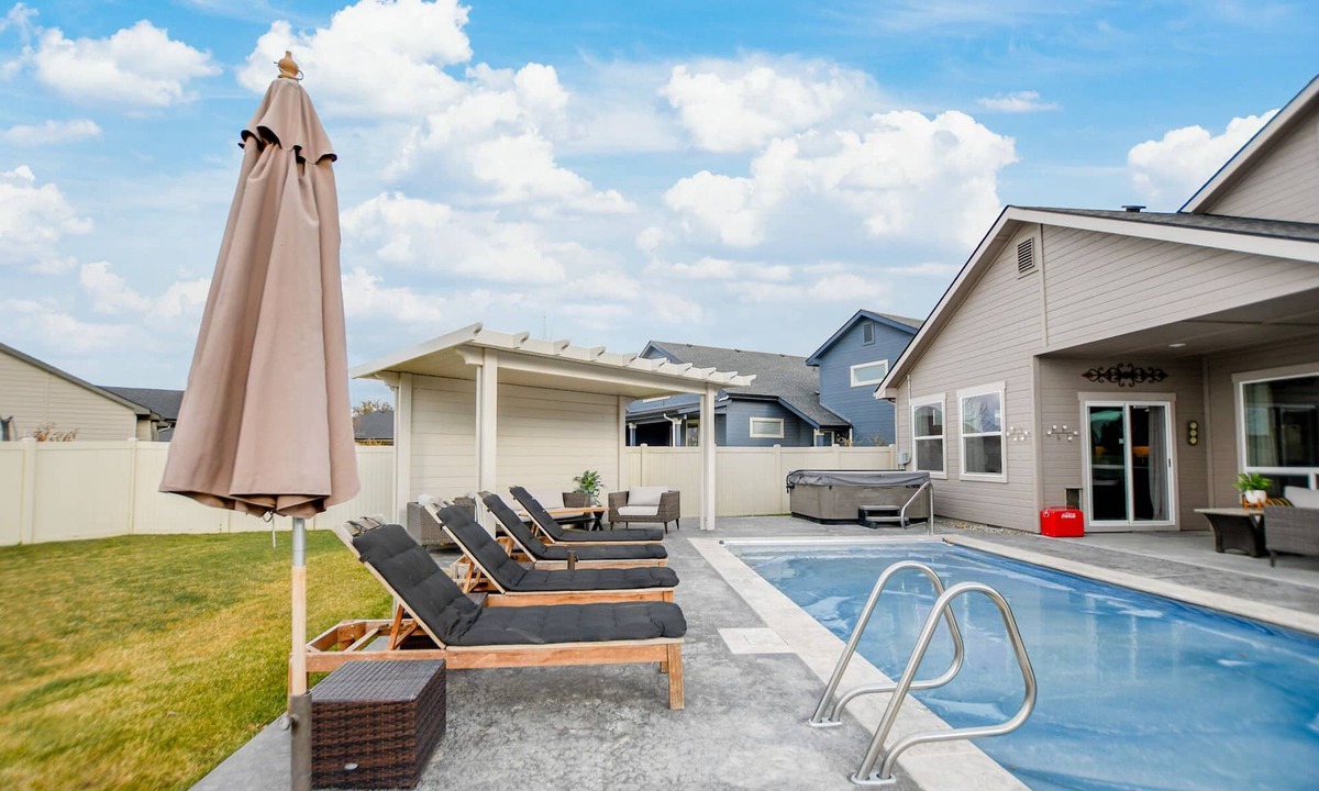Nampa House | Backyard Bungalow w/Resort Like Backyard!