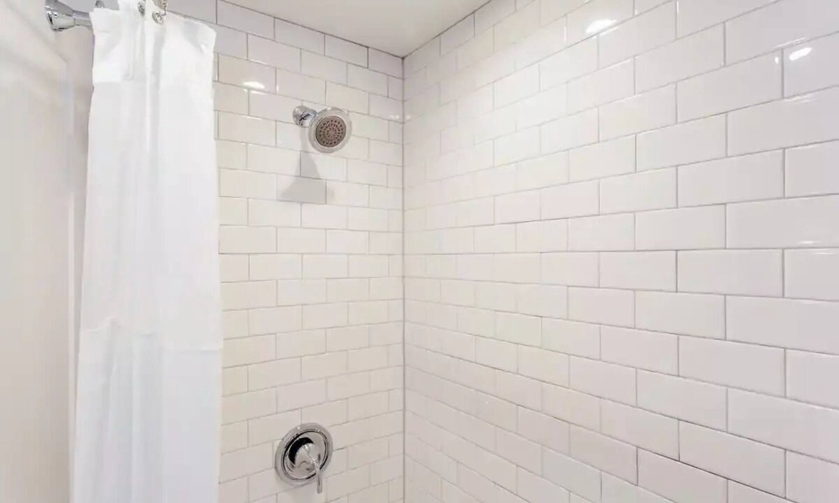 Fairmount Park Apartment | Backyard Cottage CLOSE TO STADIUM, walk to restaurants and close to beach