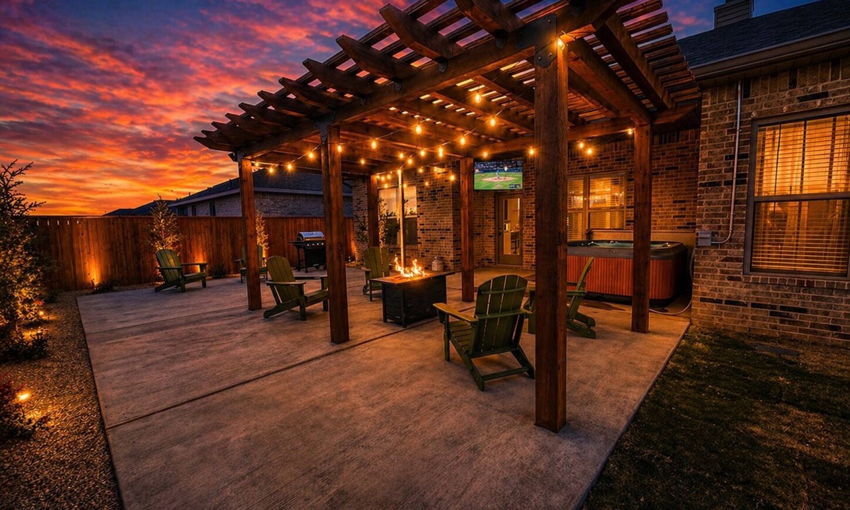 Lubbock House | Backyard Escape | Hot Tub + Fire Pit