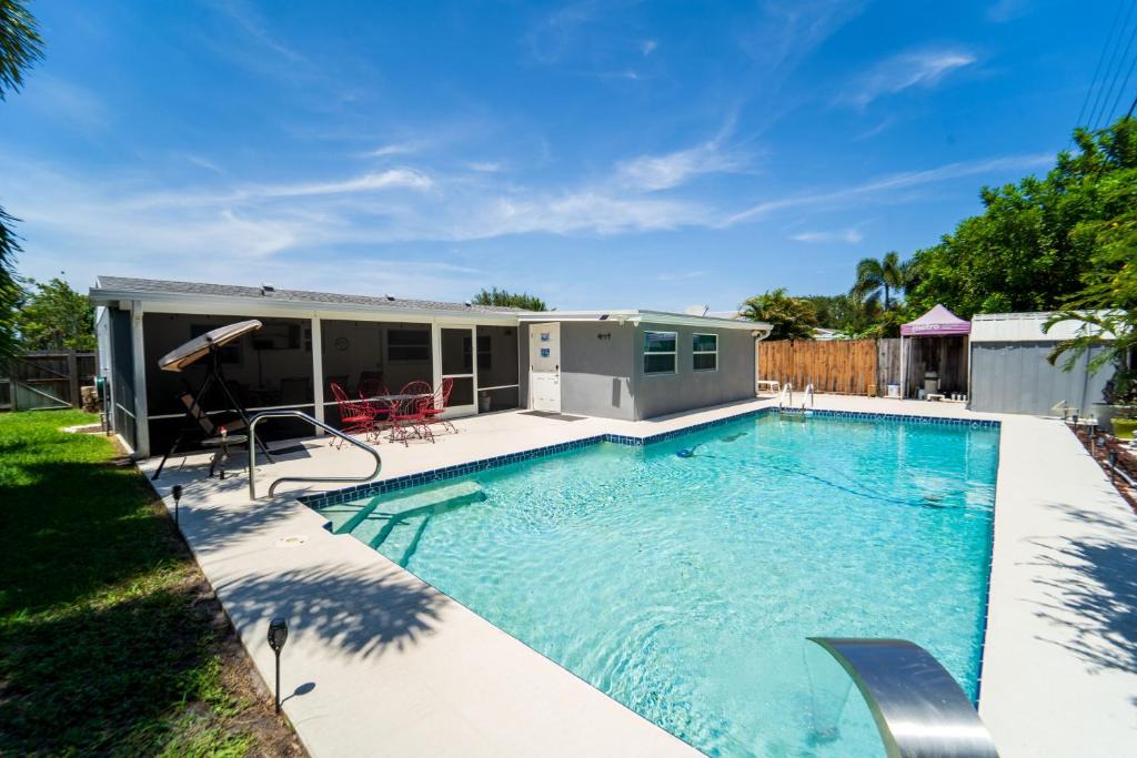 Hunt Club House | Bacolet Beach Luxe Pool Cottage
