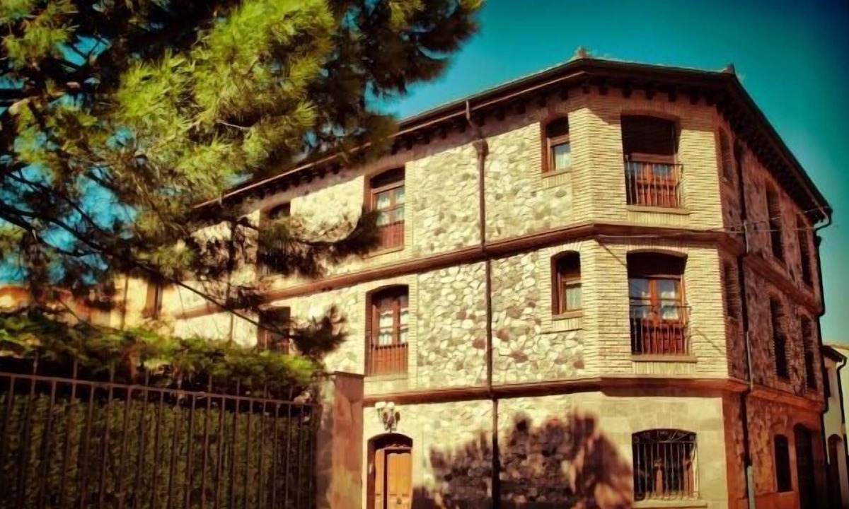 Badaran House | Badarán DiVino cottage for 18 people