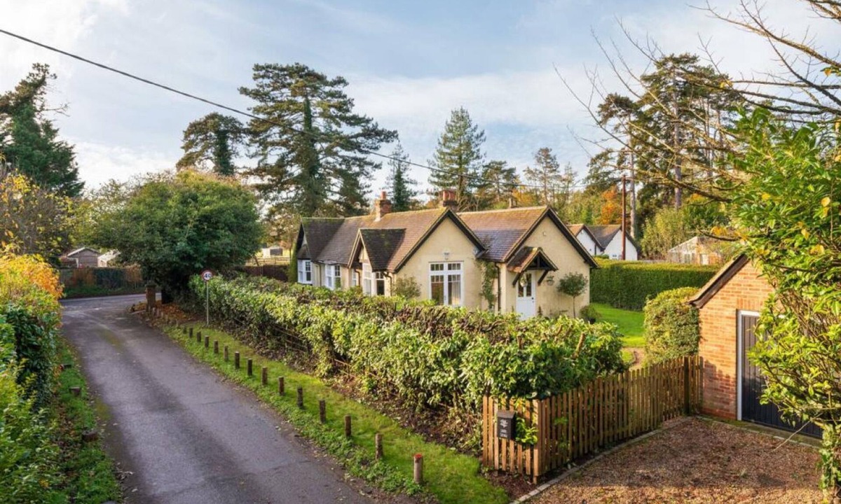 Henley-on-Thames House | Badgemore Cottage - From 250 Per Night
