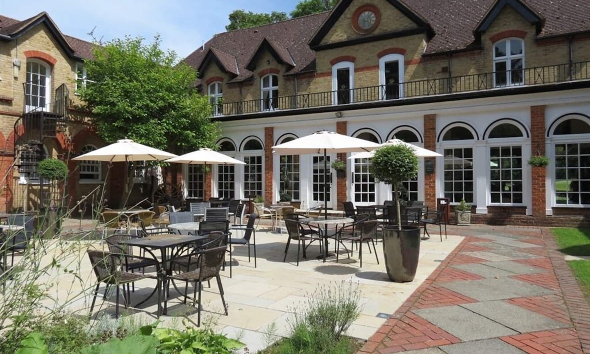 Henley-on-Thames Bed & Breakfast | Badgemore Park B&B and Golf Club