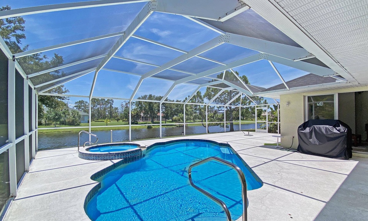 Pine Valley Villa | Badger house, full refund*, heated pool, sleeps 6