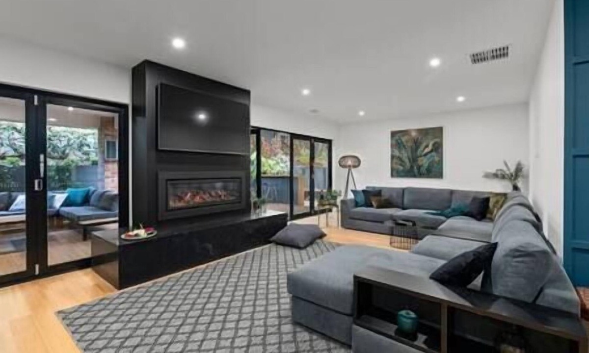 Badger Creek House | Badger House - Stunning Entertainer + Fire