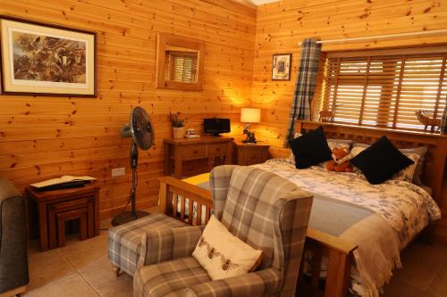 Telford Cabin | Badger's Wood at Hoo Farm