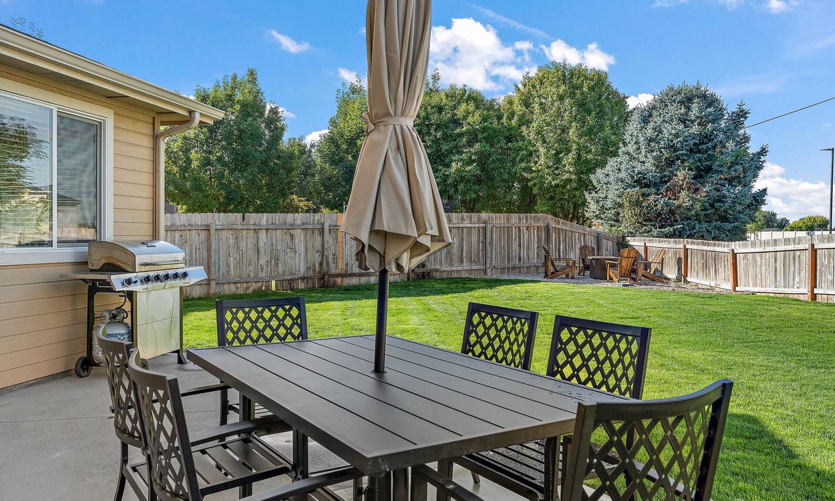Caldwell House | ⭐Badminton/Volleyball net⭐️100Mbps⭐️3 TVs⭐️15min→Indian Creek Plaza⭐2600ft² ⭐nn