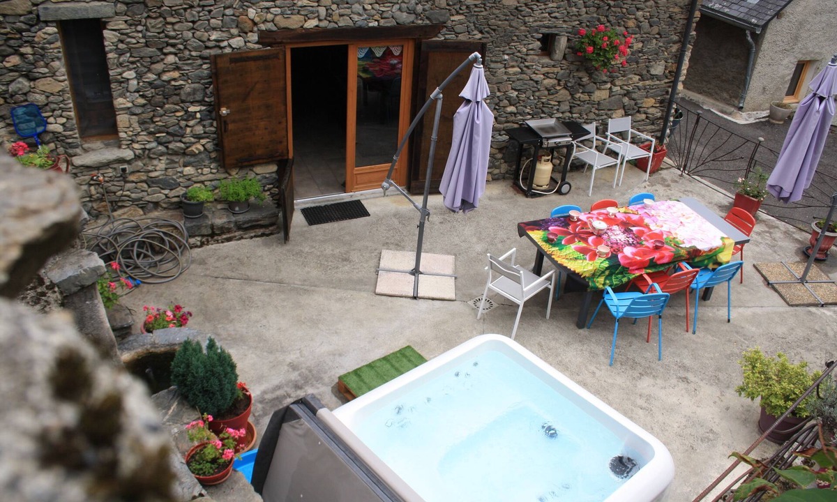 Saint-Aventin House | Bagneres de Luchon 5KMS st aventin barn renovated 3 ears 8 people