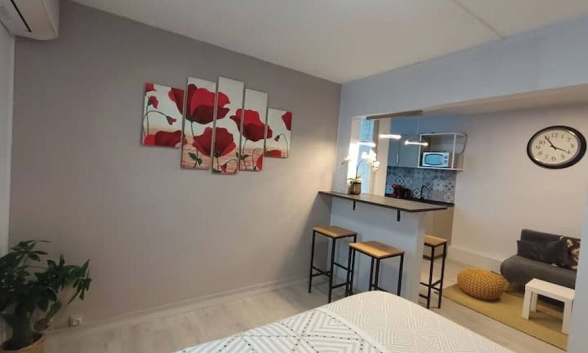 Bagnols-sur-Ceze Apartment | Bagnol Chill - Your cosy cocoon 30 min from Avignon (4 pers.)