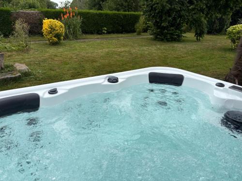 Roz-sur-Couesnon House | Baie du mont saint michel - 6 personnes - Spa privatif