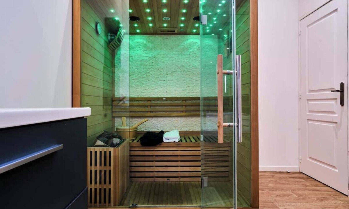 Tourcoing Apartment | Baignoire Blanéo & Sauna, 10 minutes de la gare