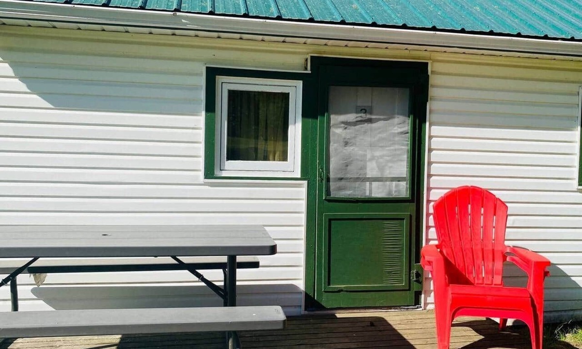 Centre Hastings Cabin | Bailey's Cottages (#3) Delightful lake cabin