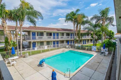 Oildale Hotel | Bakersfield Inn
