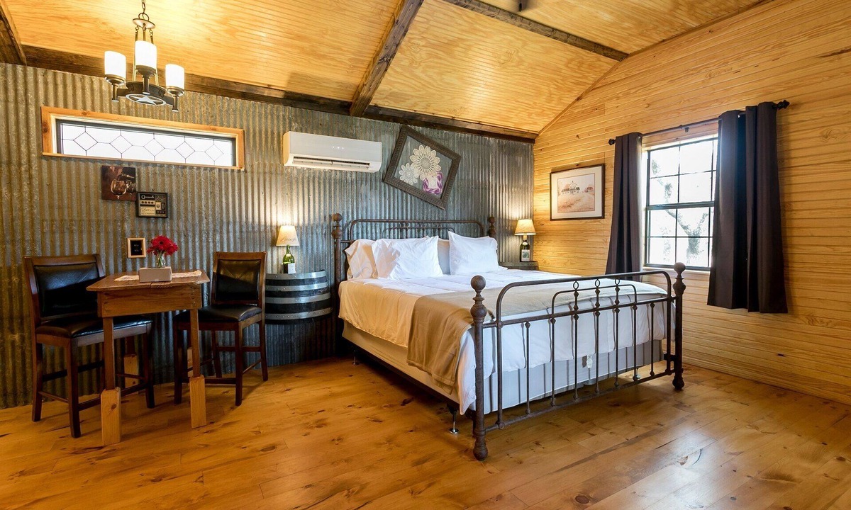 Fredericksburg Cabin | Bakery Haus- Red Velvet Suite | Wonderful Porch